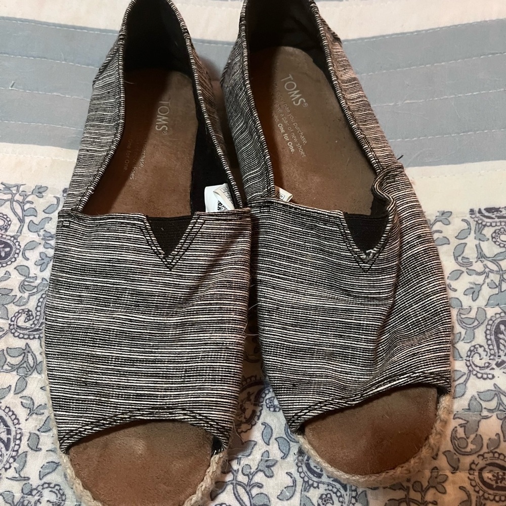 TOMS Women's Black Slip-On Shoes